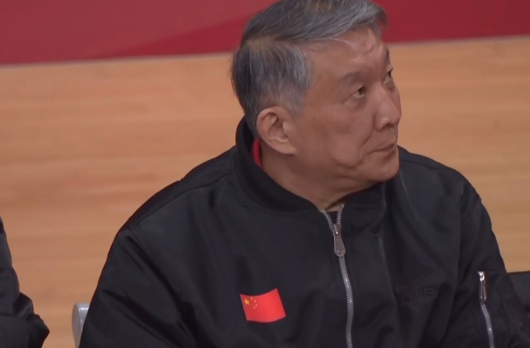 世界杯官方直播软件安装-宫鲁鸣脸色严峻：中国女篮被轰27-5险遭19分逆转 狂送19失误