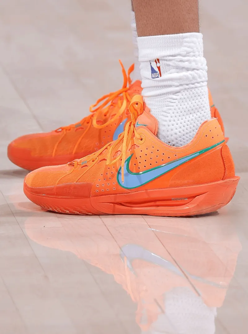 世界杯高清赛事直播官网app下载-普尔穿着橙色G.T Cut3，砍下34分2篮板5助攻