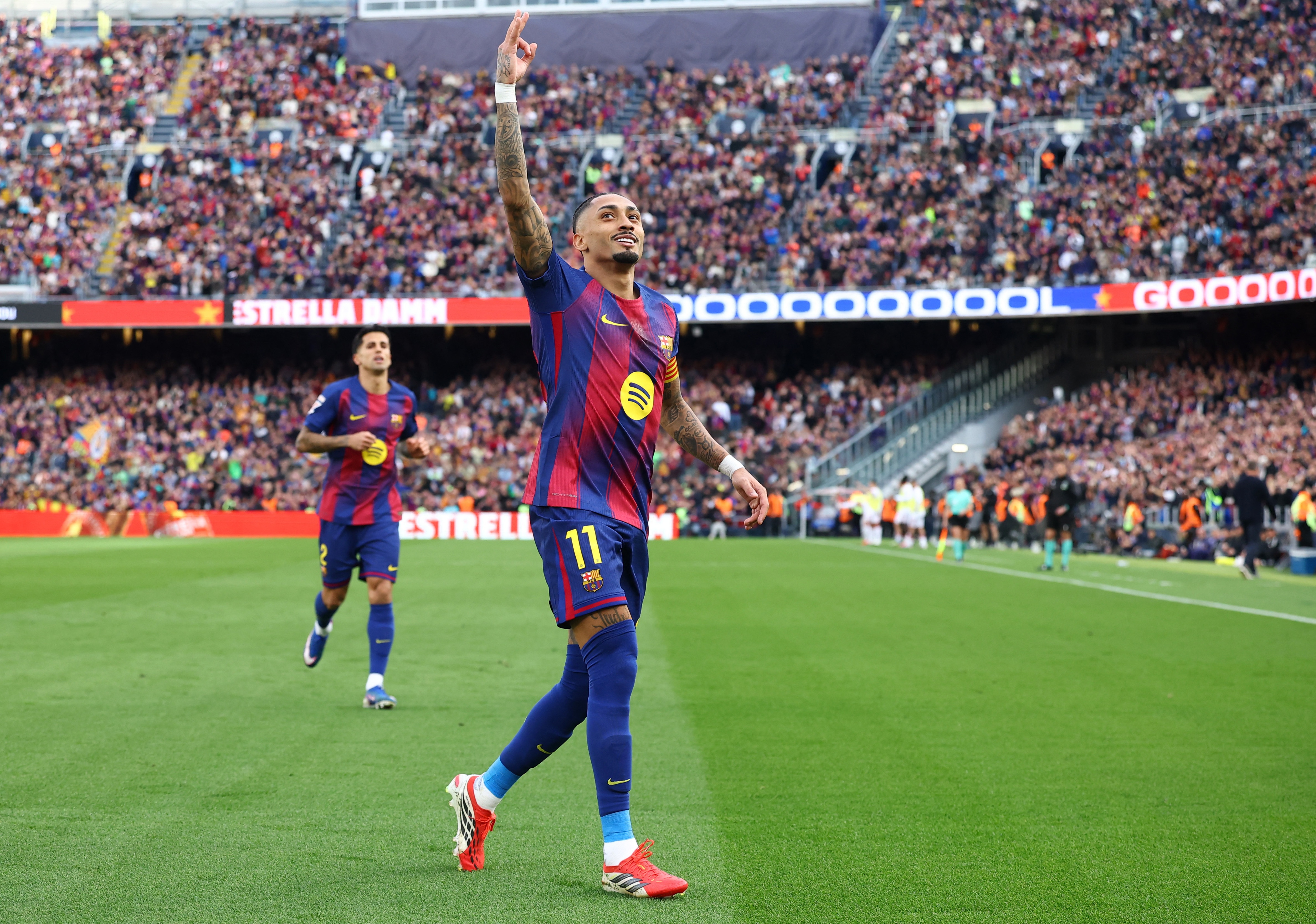 世界杯比赛在线观看地址-世体：巴萨与巴西队医沟通，已经谈到拉菲尼亚可能存在肌肉损伤